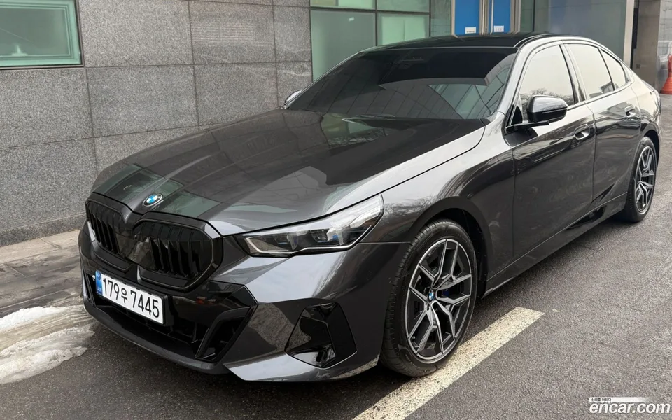 BMW 5 Series 520i M 2026 — миниатюра 2