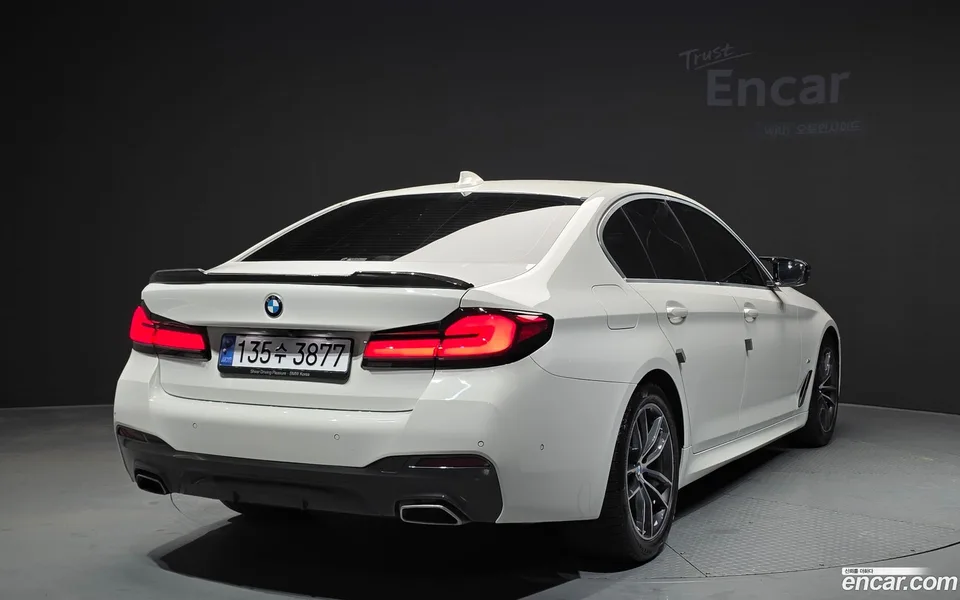 BMW 5 Series 520i M 2022 — миниатюра 2
