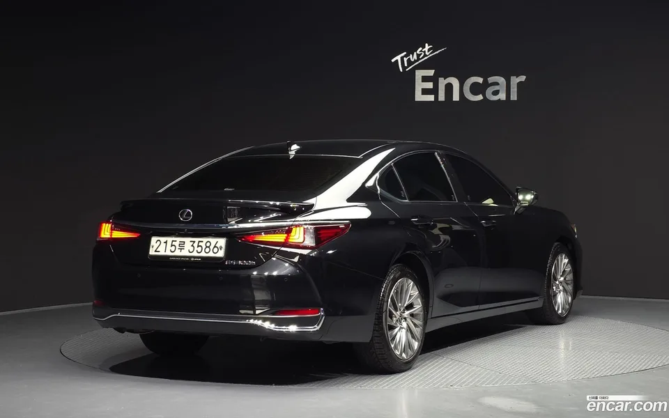 Lexus ES 300h 2023 — миниатюра 2