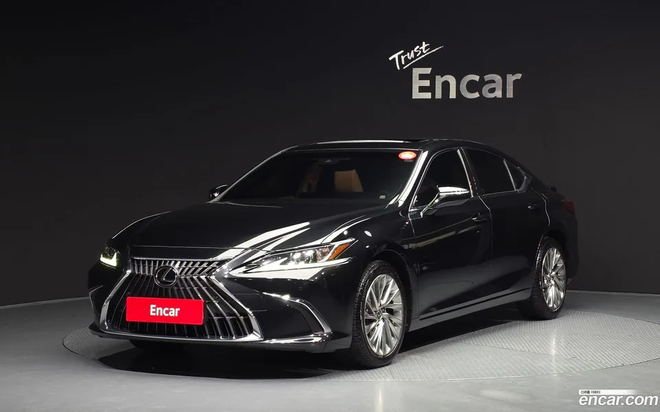 Lexus ES 300h 2023 — фото 1, купить с доставкой в Москву