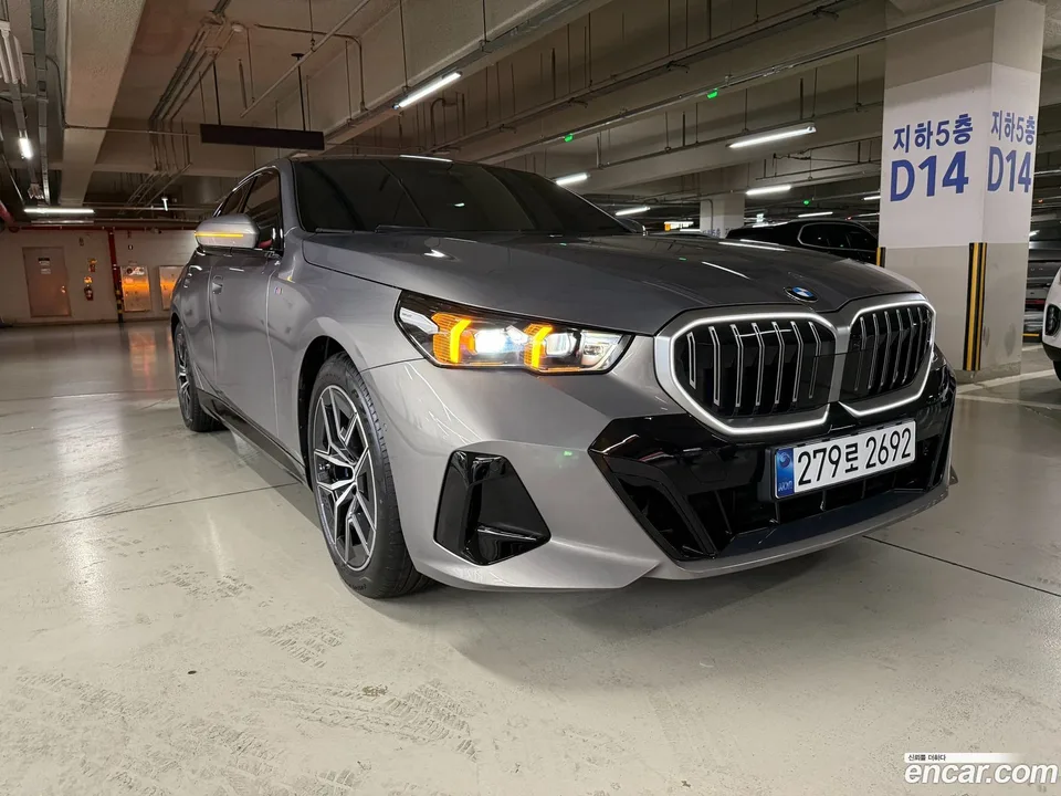 BMW 5 Series 520i M 2025 — миниатюра 2