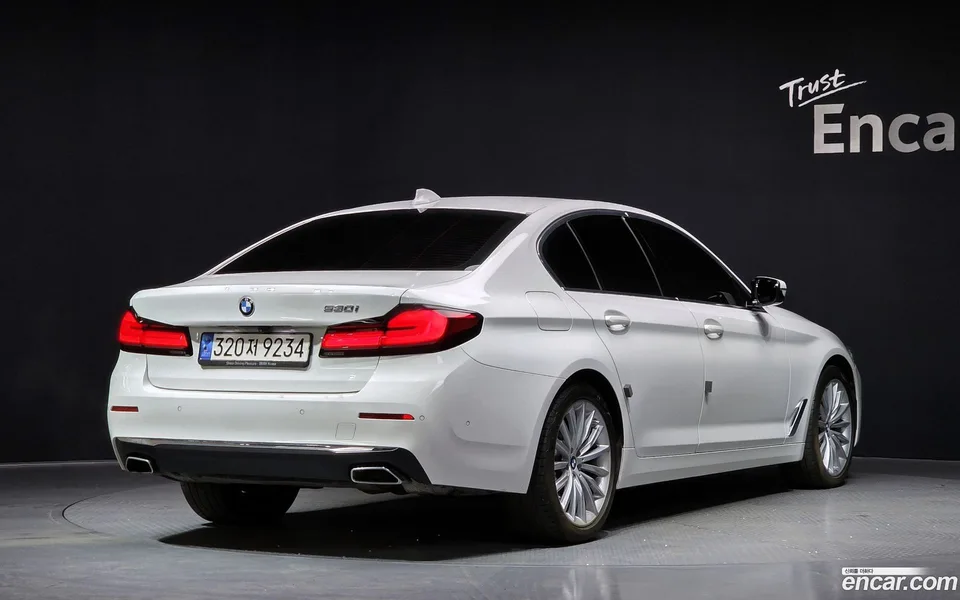 BMW 5 Series 530i 2023 — миниатюра 2