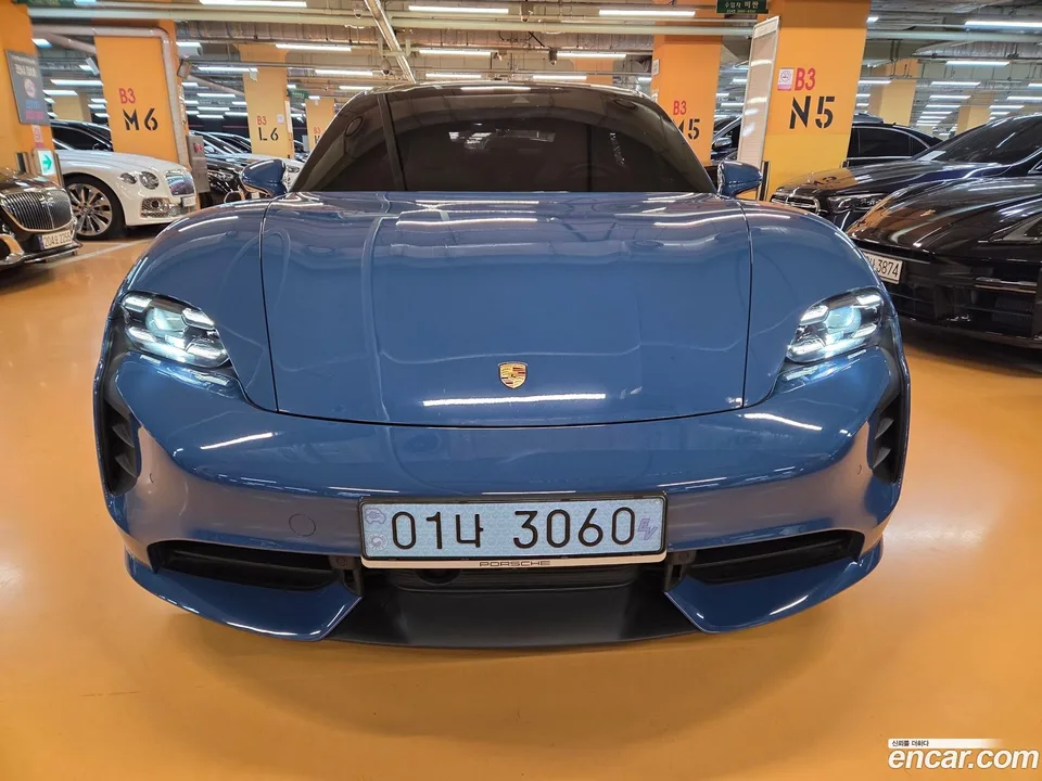 Porsche Taycan 2024 — миниатюра 2