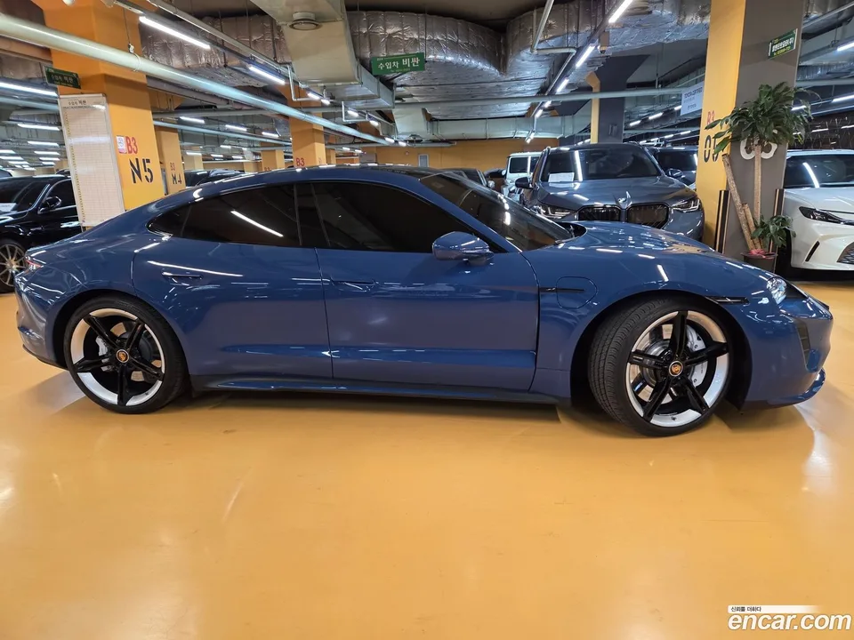 Porsche Taycan 2024 — миниатюра 3