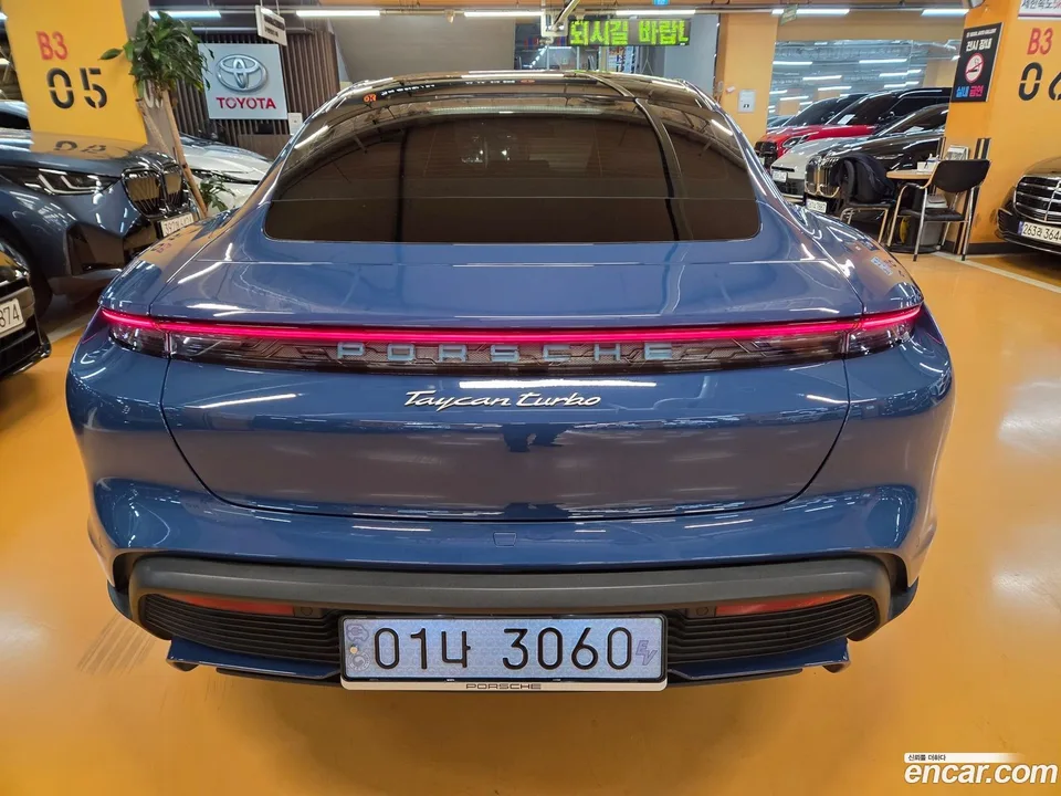 Porsche Taycan 2024 — миниатюра 4