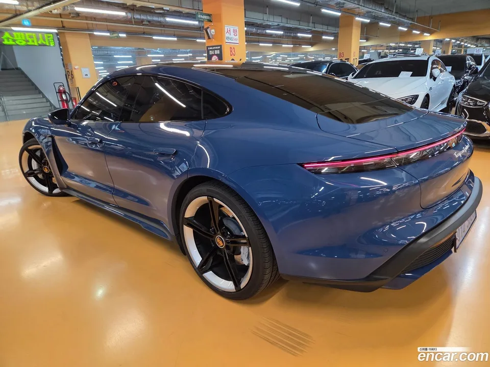 Porsche Taycan 2024 — миниатюра 5