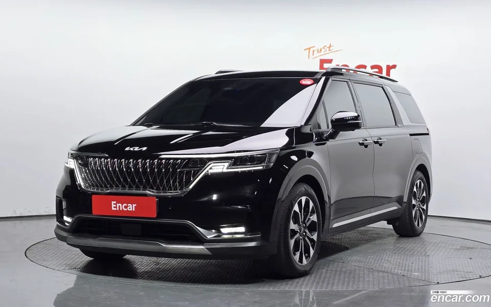 Kia Carnival 7 2023 — фото 1, купить с доставкой в Москву
