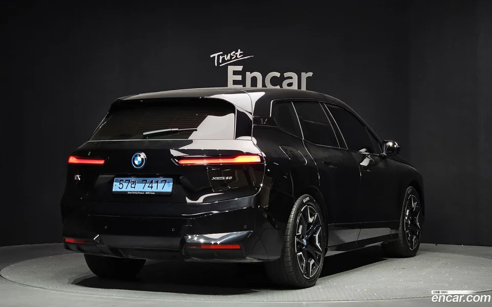 BMW iX xDrive50 2023 — миниатюра 2