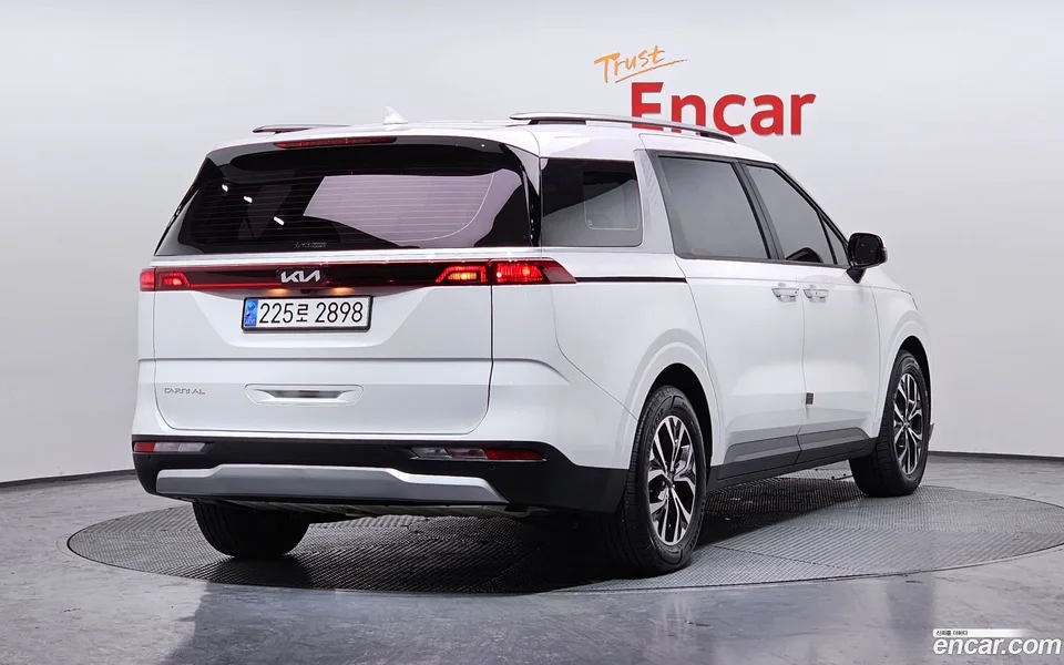 Kia Carnival 9 2023 — миниатюра 2