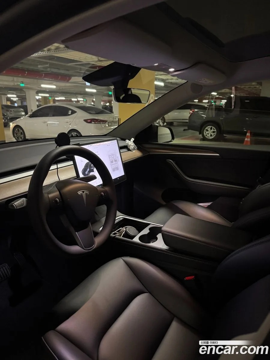 Tesla Model Y RWD 2025 — миниатюра 5