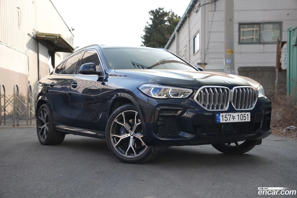BMW X6 xDrive40i M 2023 — фото 1, купить с доставкой в Москву