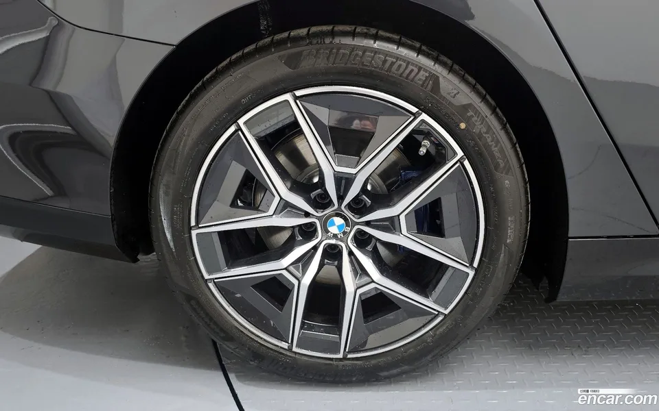 BMW i5 xDrive 40 M 2025 — миниатюра 5