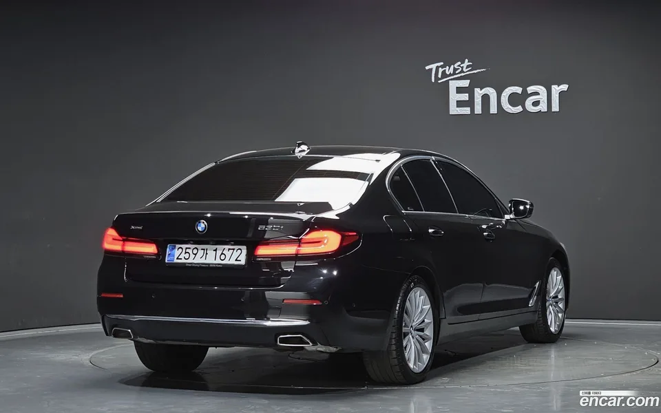 BMW 5 Series 530i xDrive 2023 — миниатюра 2