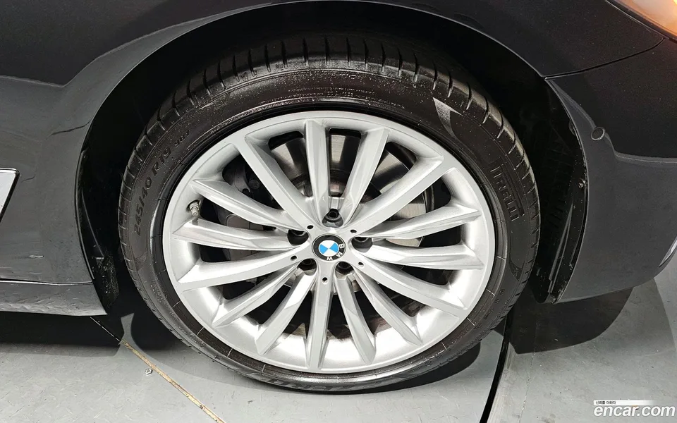 BMW 5 Series 530i xDrive 2023 — миниатюра 5