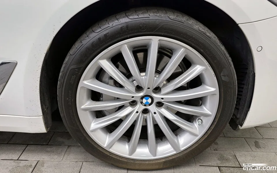 BMW 5 Series 530i 2023 — миниатюра 5