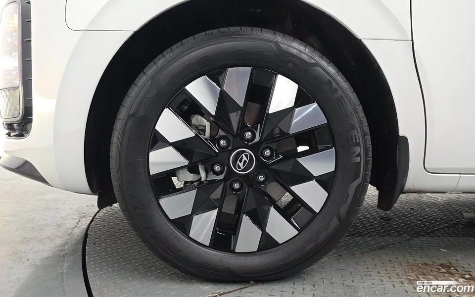 Hyundai Staria HEV 1.6 7 2024 — миниатюра 5