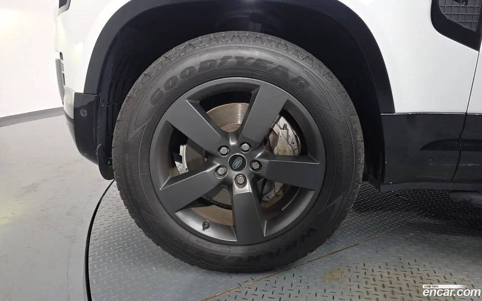 Land Rover Defender 130 P400 X- HSE 2023 — миниатюра 5