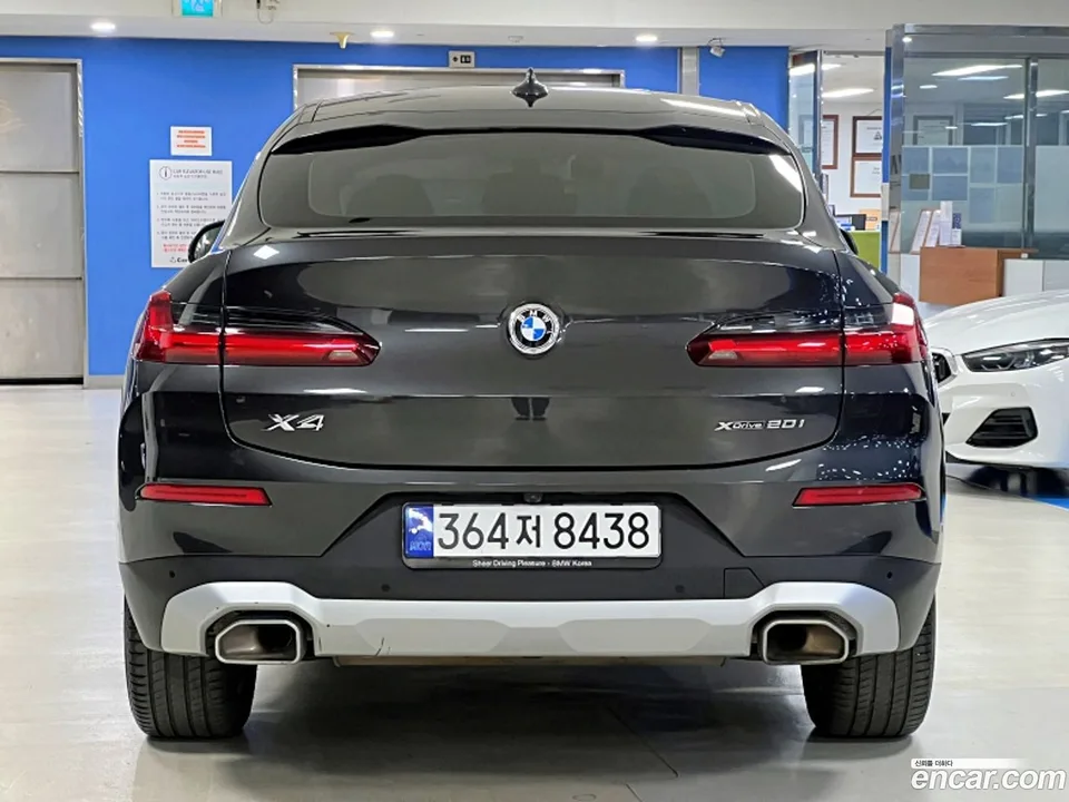 BMW X4 xDrive20i xLine 2023 — миниатюра 4