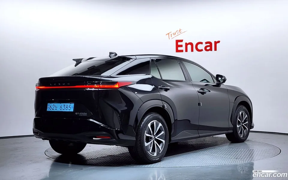 Lexus RZ 450e 2023 — миниатюра 2