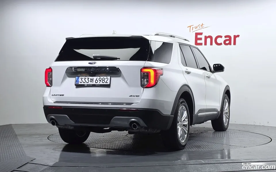 Ford Explorer 2.3 4WD 2023 — миниатюра 2