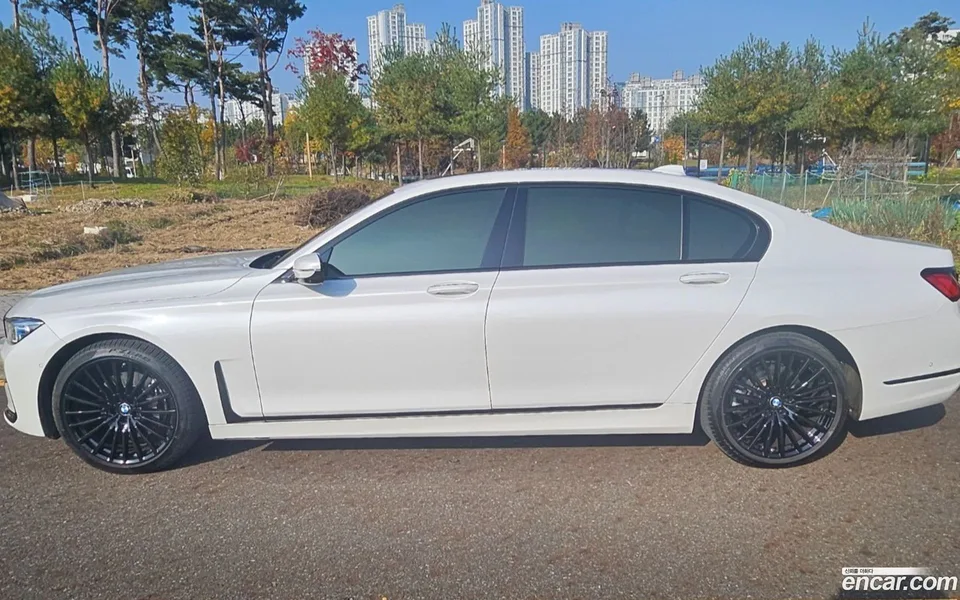 BMW 7 Series 740Li xDrive 2022 — миниатюра 2