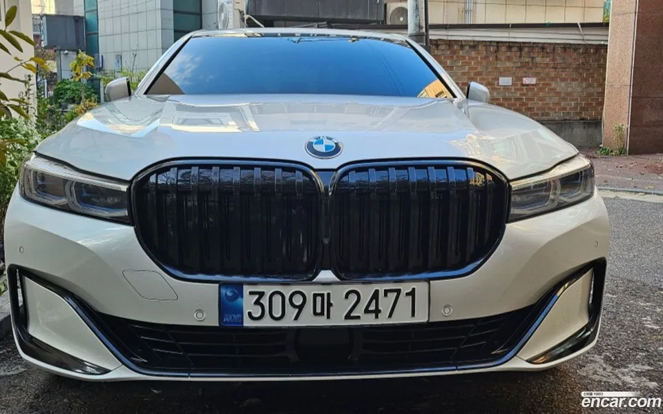 BMW 7 Series 740Li xDrive 2022 — миниатюра 3