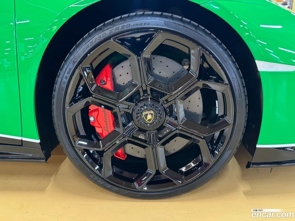 Lamborghini Huracan LP640-4 2023 — миниатюра 5
