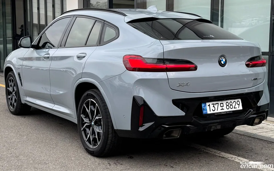 BMW X4 xDrive20i M 2023 — миниатюра 2