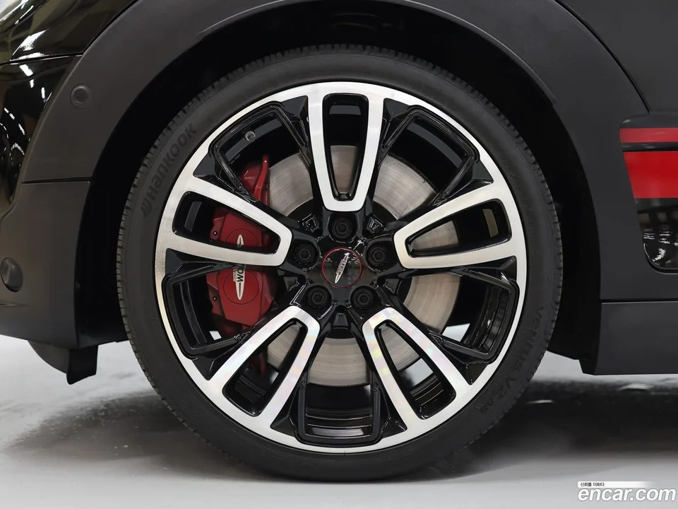 MINI Cooper S Clubman JCW 2022 — миниатюра 5