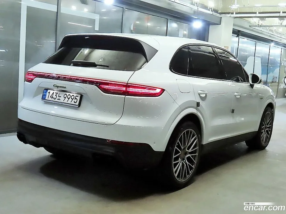 Porsche Cayenne 3.0 E- 2022 — миниатюра 2