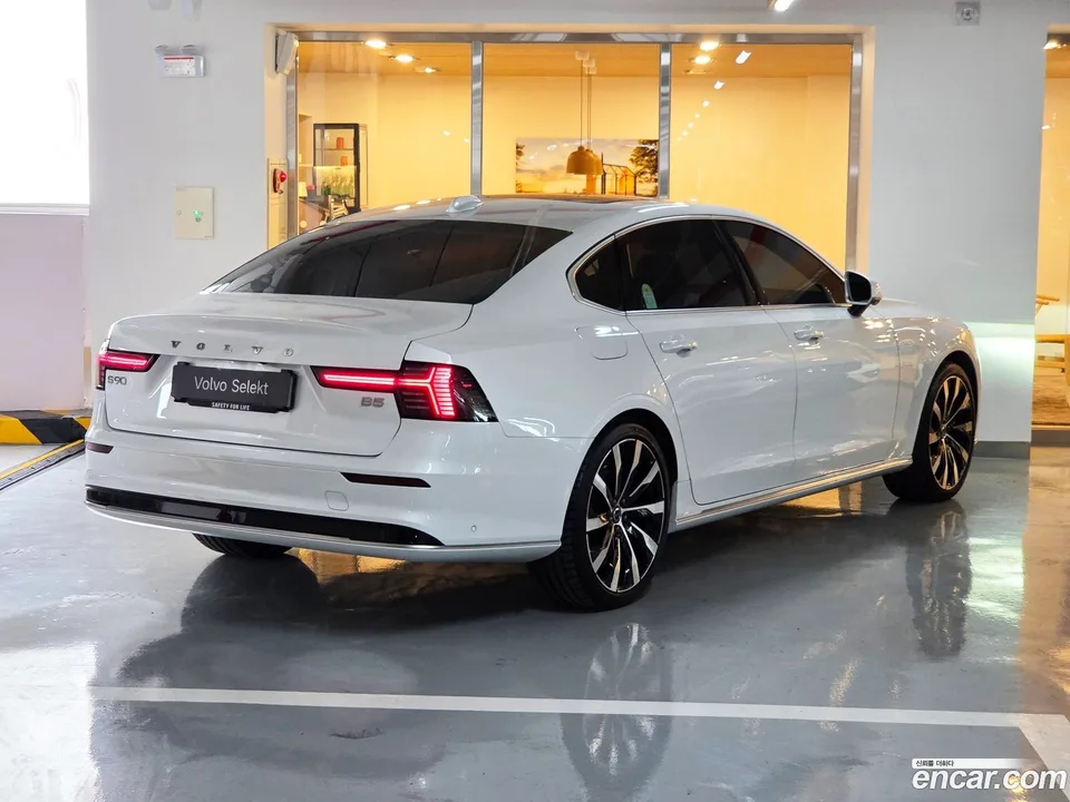 Volvo S90 B5 2025 — миниатюра 2