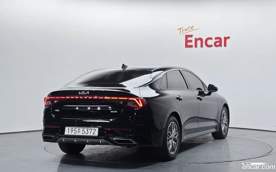 Kia K5 Hybrid 2023 — миниатюра 2