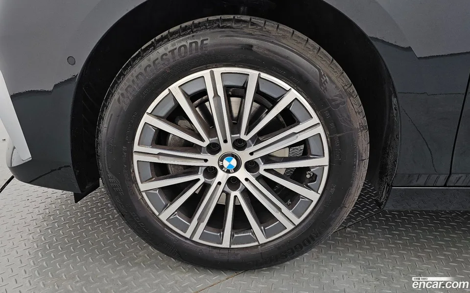 BMW 2 Series Active Tourer 220i 2023 — миниатюра 5