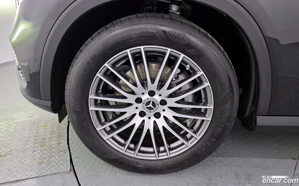 Mercedes-Benz GLC-Class GLC300 4MATIC 2025 — миниатюра 5