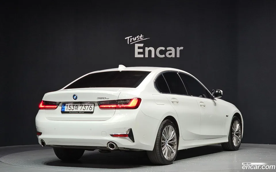 BMW 3 Series 320e 2022 — миниатюра 2