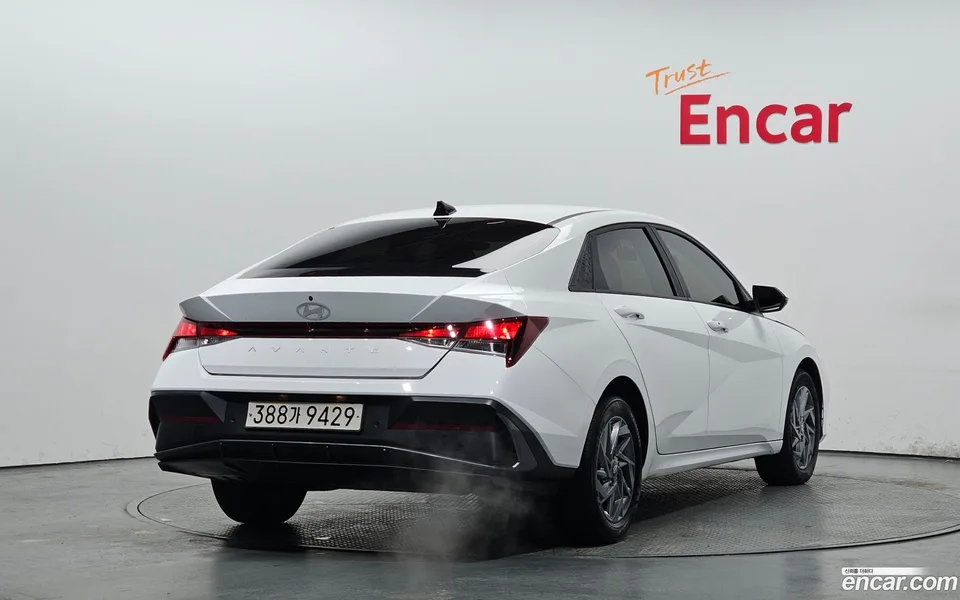 Hyundai Avante CN7 Hybrid 2024 — миниатюра 2