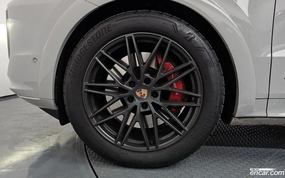 Porsche Cayenne 4.0 GTS 2025 — миниатюра 5