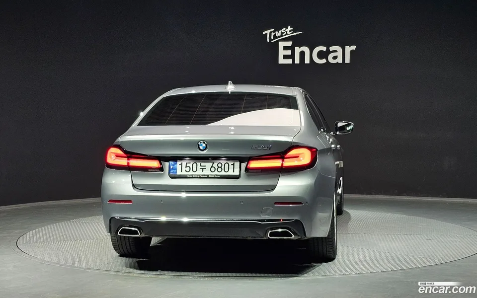 BMW 5 Series 520i 2023 — миниатюра 4