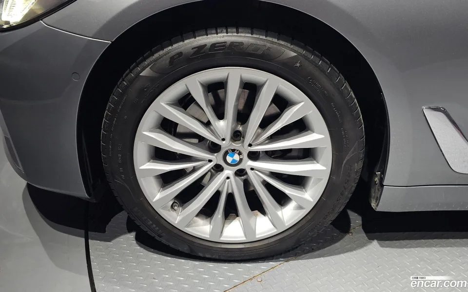 BMW 5 Series 520i 2023 — миниатюра 5