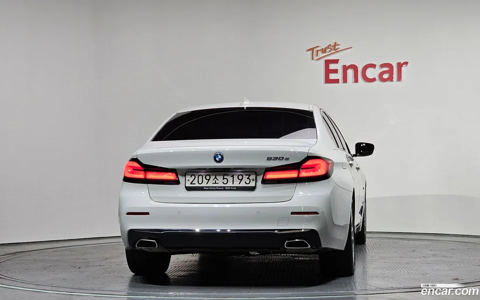 BMW 5 Series 530e 2022 — миниатюра 4