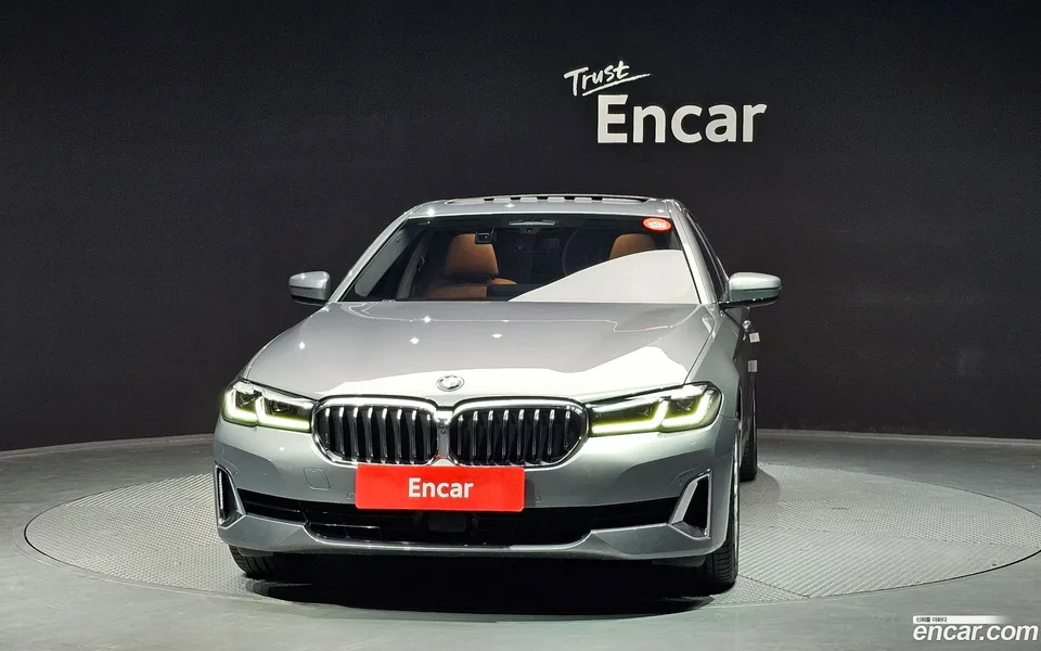 BMW 5 Series 520i 2023 — миниатюра 3