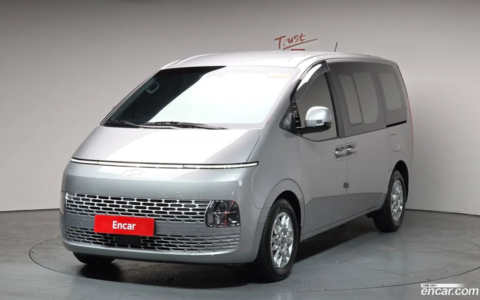 Hyundai Staria 5 2024 — фото 1, купить с доставкой в Москву