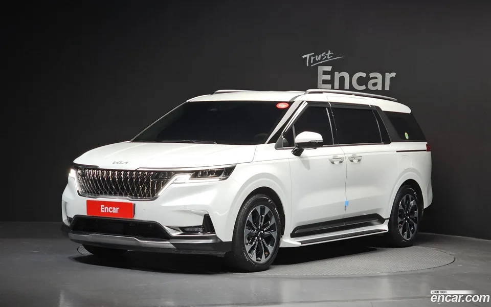 Kia Carnival 9 2023 — фото 1, купить с доставкой в Москву