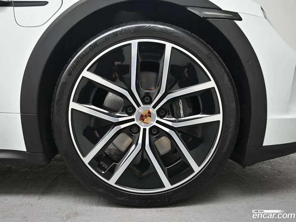Porsche Taycan 4 2025 — миниатюра 5