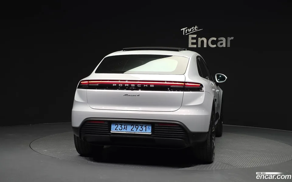 Porsche Macan Electric 4 2025 — миниатюра 4