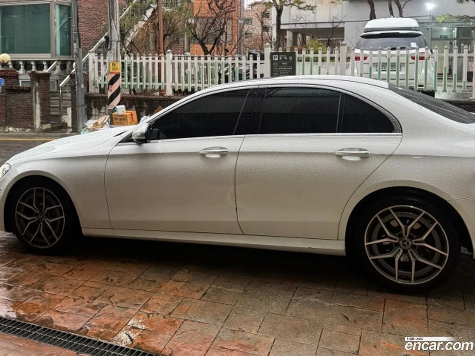 Mercedes-Benz E-Class E220d 4MATIC AMG Line 2022 — миниатюра 2