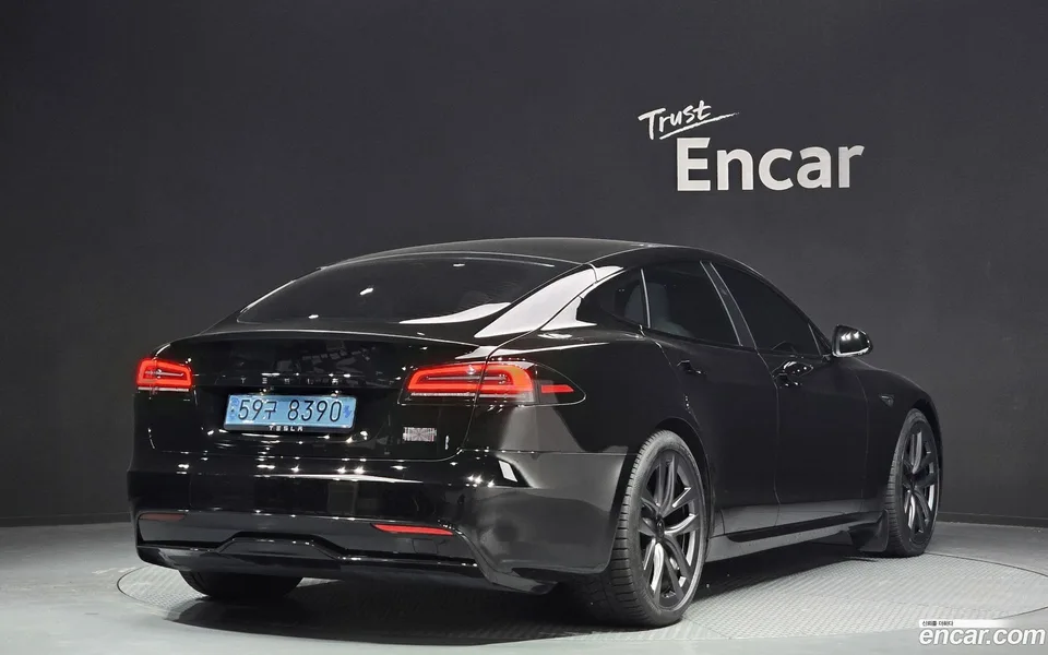 Tesla Model S 2023 — миниатюра 2