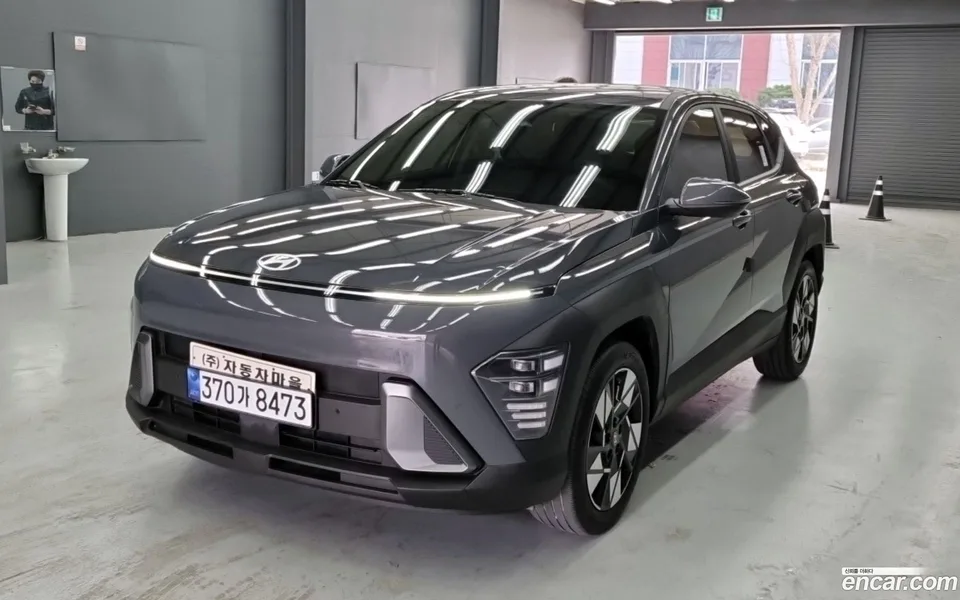 Hyundai Kona Hybrid 2023 — фото 1, купить с доставкой в Москву