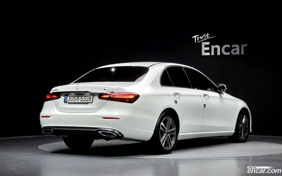 Mercedes-Benz E-Class E350 4MATIC 2022 — миниатюра 2