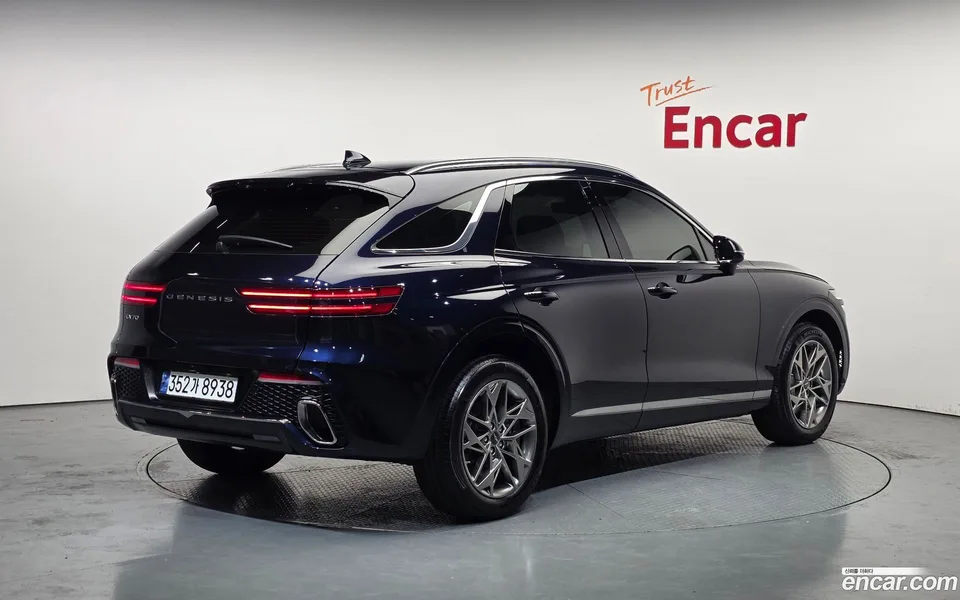 Genesis GV70 2.5T 2WD 2023 — миниатюра 2
